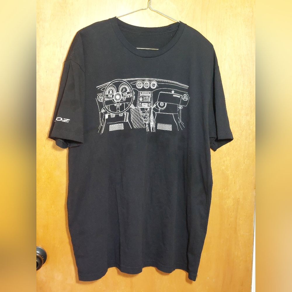 Men's Datsun Logo 240z Dashboard Interior Black Graphic Tee T-Shirt L / XL